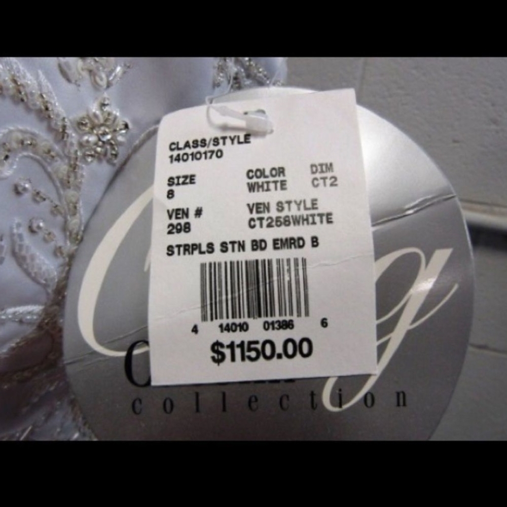 Elegant White StrapleWedding Dress - Picture 6 of 12